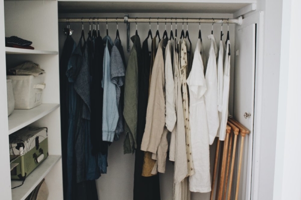 How To Create A Minimalist Wardrobe For Your Tiny House